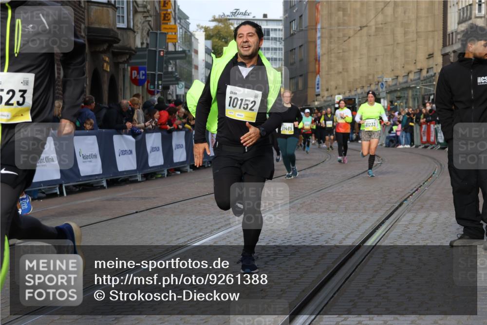05.10.2025 - 20. swb-Marathon Bremen Strokosch-Dieckow http://msf.ph/oto/9261388 05.10.2025 11:06:19 Ziel 7979, 9205, 9228, 9523, 9712, 10152, 10243, 10374, 10404, 10611, 10640, 11065, 11092, 11169, 11195, 11233, 11485 meine-sportfotos.de