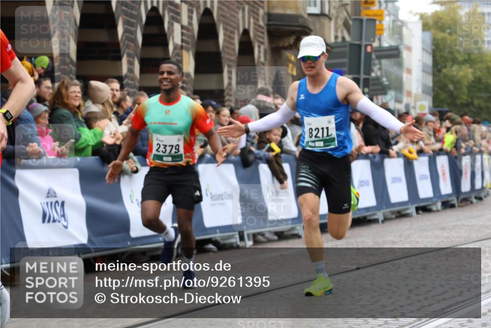 05.10.2025 - 20. swb-Marathon Bremen Strokosch-Dieckow http://msf.ph/oto/9261395 05.10.2025 12:57:29 Ziel 3153, 3817, 5028, 8211 meine-sportfotos.de