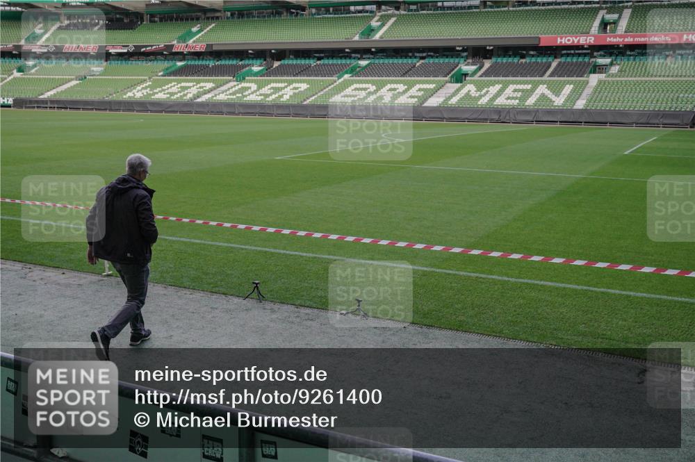 05.10.2025 - 20. swb-Marathon Bremen Michael Burmester http://msf.ph/oto/9261400 05.10.2025 11:00:00 Laufen im Stadion 9376, 10528, 11302 meine-sportfotos.de