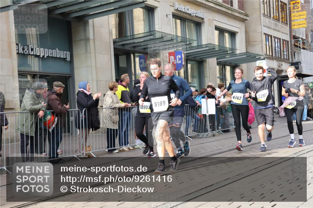 05.10.2025 - 20. swb-Marathon Bremen Strokosch-Dieckow http://msf.ph/oto/9261416 05.10.2025 11:01:25 Ziel 9189, 9237, 9269, 9278, 9294, 9322, 9365, 9432, 9655, 9782, 10004, 10026, 10030, 10056, 10324, 10370, 10558, 10562, 10837, 10903, 10904, 11223, 11415, 11463, 11493, 11647, 11732, 11733, 9189, 9237, 9269, 9278, 9294, 9322, 9365, 9432, 9655, 9782, 10004, 10026, 10030, 10056, 10324, 10370, 10558, 10562, 10837, 10903, 10904, 11223, 11415, 11463, 11493, 11647, 11732, 11733 meine-sportfotos.de