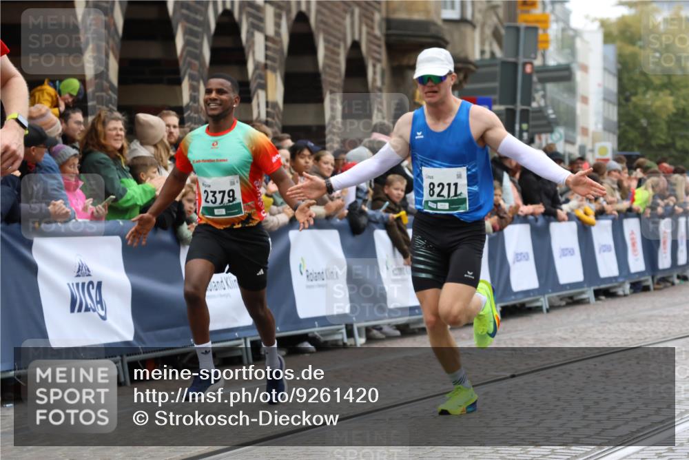 05.10.2025 - 20. swb-Marathon Bremen Strokosch-Dieckow http://msf.ph/oto/9261420 05.10.2025 12:57:29 Ziel 3153, 3817, 5028, 8211 meine-sportfotos.de