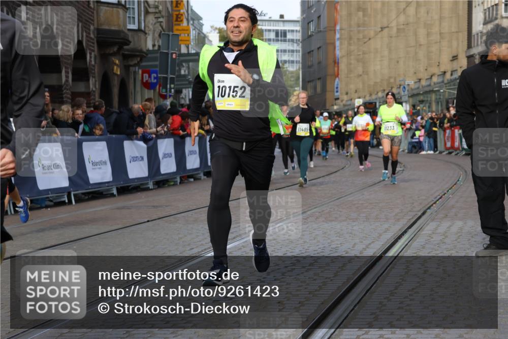05.10.2025 - 20. swb-Marathon Bremen Strokosch-Dieckow http://msf.ph/oto/9261423 05.10.2025 11:06:19 Ziel 7979, 9205, 9228, 9523, 9712, 10152, 10243, 10374, 10404, 10611, 10640, 11065, 11092, 11169, 11195, 11233, 11485 meine-sportfotos.de