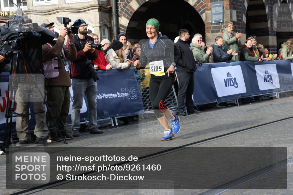 05.10.2025 - 20. swb-Marathon Bremen Strokosch-Dieckow http://msf.ph/oto/9261460 05.10.2025 11:06:21 Ziel 9205, 9764, 9998, 10404, 10611, 10640, 11169, 11195, 11233, 11485 meine-sportfotos.de