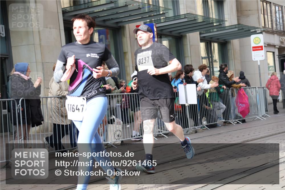 05.10.2025 - 20. swb-Marathon Bremen Strokosch-Dieckow http://msf.ph/oto/9261465 05.10.2025 11:01:31 Ziel 9189, 9237, 9269, 9294, 9324, 9365, 9536, 9655, 9782, 10004, 10026, 10370, 10558, 10562, 10837, 10855, 10879, 10887, 10903, 10904, 10944, 11415, 11463, 11647, 11732, 11733, 9189, 9237, 9269, 9294, 9324, 9365, 9536, 9655, 9782, 10004, 10026, 10370, 10558, 10562, 10837, 10855, 10879, 10887, 10903, 10904, 10944, 11415, 11463, 11647, 11732, 11733 meine-sportfotos.de