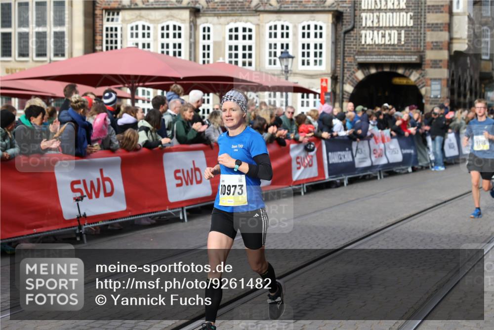 05.10.2025 - 20. swb-Marathon Bremen Yannick Fuchs http://msf.ph/oto/9261482 05.10.2025 10:49:05 Ziel 7414, 9216, 9255, 9583, 10047, 10877, 10973, 11248 meine-sportfotos.de