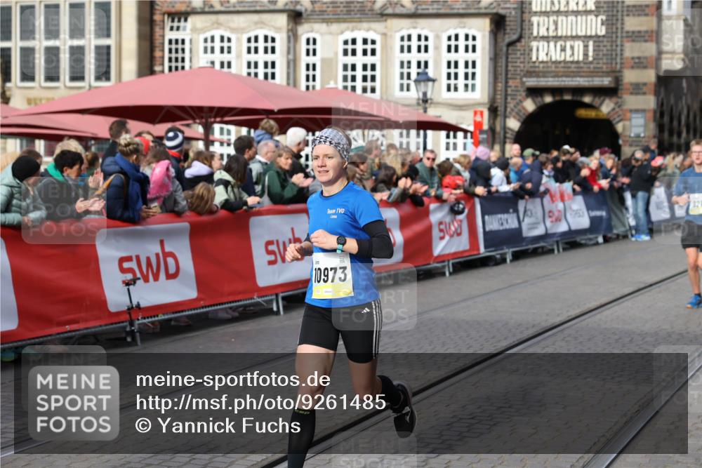 05.10.2025 - 20. swb-Marathon Bremen Yannick Fuchs http://msf.ph/oto/9261485 05.10.2025 10:49:05 Ziel 7414, 9216, 9255, 9583, 10047, 10877, 10973, 11248 meine-sportfotos.de