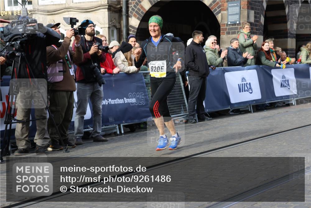 05.10.2025 - 20. swb-Marathon Bremen Strokosch-Dieckow http://msf.ph/oto/9261486 05.10.2025 11:06:21 Ziel 9205, 9764, 9998, 10404, 10611, 10640, 11169, 11195, 11233, 11485 meine-sportfotos.de