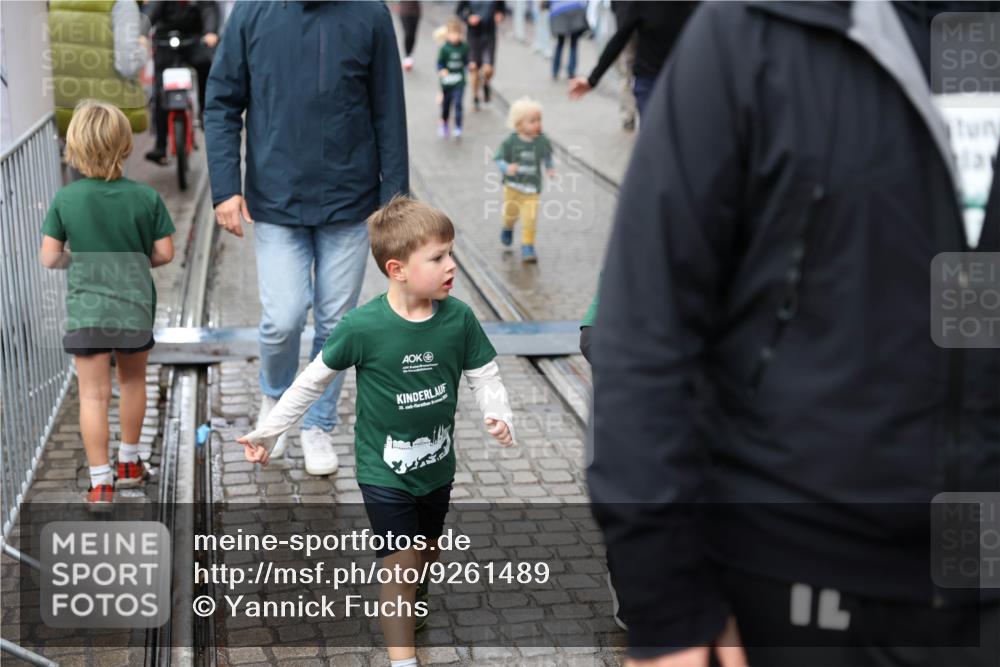05.10.2025 - 20. swb-Marathon Bremen Yannick Fuchs http://msf.ph/oto/9261489 05.10.2025 15:23:57 Ziel  meine-sportfotos.de