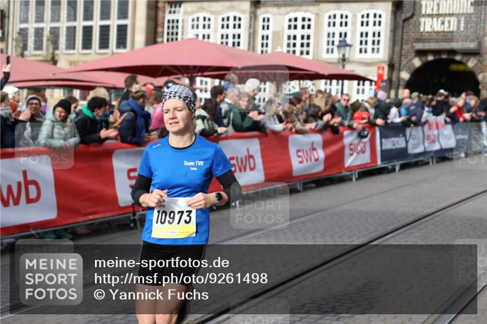 05.10.2025 - 20. swb-Marathon Bremen Yannick Fuchs http://msf.ph/oto/9261498 05.10.2025 10:49:06 Ziel 9216, 9255, 9583, 10047, 10733, 10877, 10973, 11248 meine-sportfotos.de