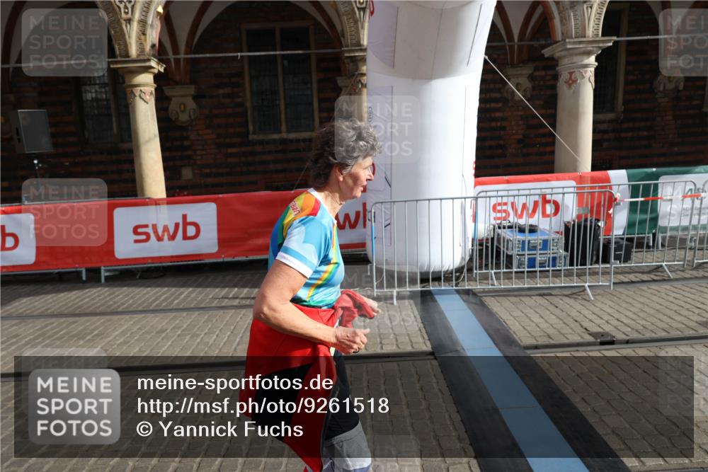 05.10.2025 - 20. swb-Marathon Bremen Yannick Fuchs http://msf.ph/oto/9261518 05.10.2025 11:20:59 Ziel 9405, 10012, 11643 meine-sportfotos.de