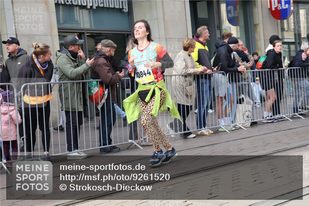 05.10.2025 - 20. swb-Marathon Bremen Strokosch-Dieckow http://msf.ph/oto/9261520 05.10.2025 11:01:35 Ziel 9189, 9237, 9269, 9294, 9324, 9365, 9426, 9536, 9655, 9686, 9782, 10004, 10301, 10370, 10558, 10837, 10855, 10879, 10887, 10903, 10904, 10944, 11014, 11415, 11459, 11647, 9189, 9237, 9269, 9294, 9324, 9365, 9426, 9536, 9655, 9686, 9782, 10004, 10301, 10370, 10558, 10837, 10855, 10879, 10887, 10903, 10904, 10944, 11014, 11415, 11459, 11647 meine-sportfotos.de