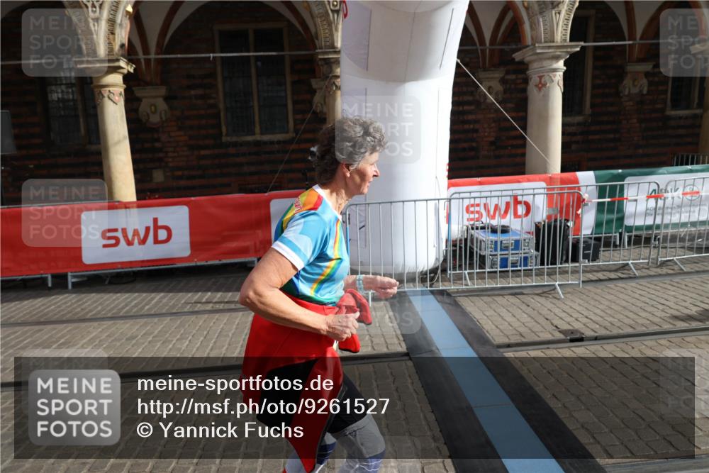 05.10.2025 - 20. swb-Marathon Bremen Yannick Fuchs http://msf.ph/oto/9261527 05.10.2025 11:20:59 Ziel 9405, 10012, 11643 meine-sportfotos.de