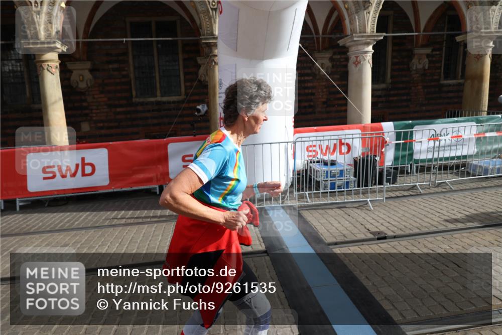 05.10.2025 - 20. swb-Marathon Bremen Yannick Fuchs http://msf.ph/oto/9261535 05.10.2025 11:20:59 Ziel 9405, 10012, 11643 meine-sportfotos.de