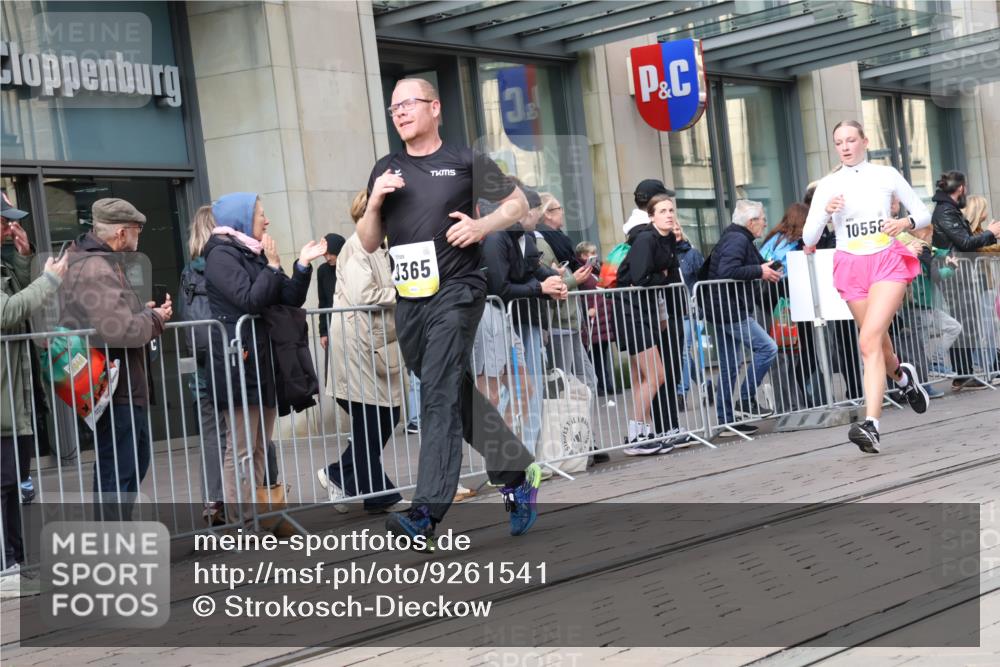 05.10.2025 - 20. swb-Marathon Bremen Strokosch-Dieckow http://msf.ph/oto/9261541 05.10.2025 11:01:36 Ziel 9189, 9237, 9294, 9324, 9365, 9426, 9536, 9655, 9686, 10004, 10301, 10370, 10558, 10837, 10855, 10879, 10887, 10903, 10904, 10944, 11014, 11415, 11459, 11647, 9189, 9237, 9294, 9324, 9365, 9426, 9536, 9655, 9686, 10004, 10301, 10370, 10558, 10837, 10855, 10879, 10887, 10903, 10904, 10944, 11014, 11415, 11459, 11647 meine-sportfotos.de