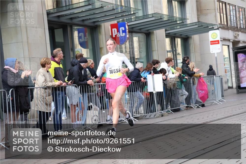 05.10.2025 - 20. swb-Marathon Bremen Strokosch-Dieckow http://msf.ph/oto/9261551 05.10.2025 11:01:37 Ziel 9189, 9237, 9324, 9365, 9426, 9536, 9655, 9686, 10004, 10301, 10508, 10558, 10837, 10855, 10879, 10887, 10903, 10904, 10944, 11014, 11415, 11459, 11647, 9189, 9237, 9324, 9365, 9426, 9536, 9655, 9686, 10004, 10301, 10508, 10558, 10837, 10855, 10879, 10887, 10903, 10904, 10944, 11014, 11415, 11459, 11647 meine-sportfotos.de