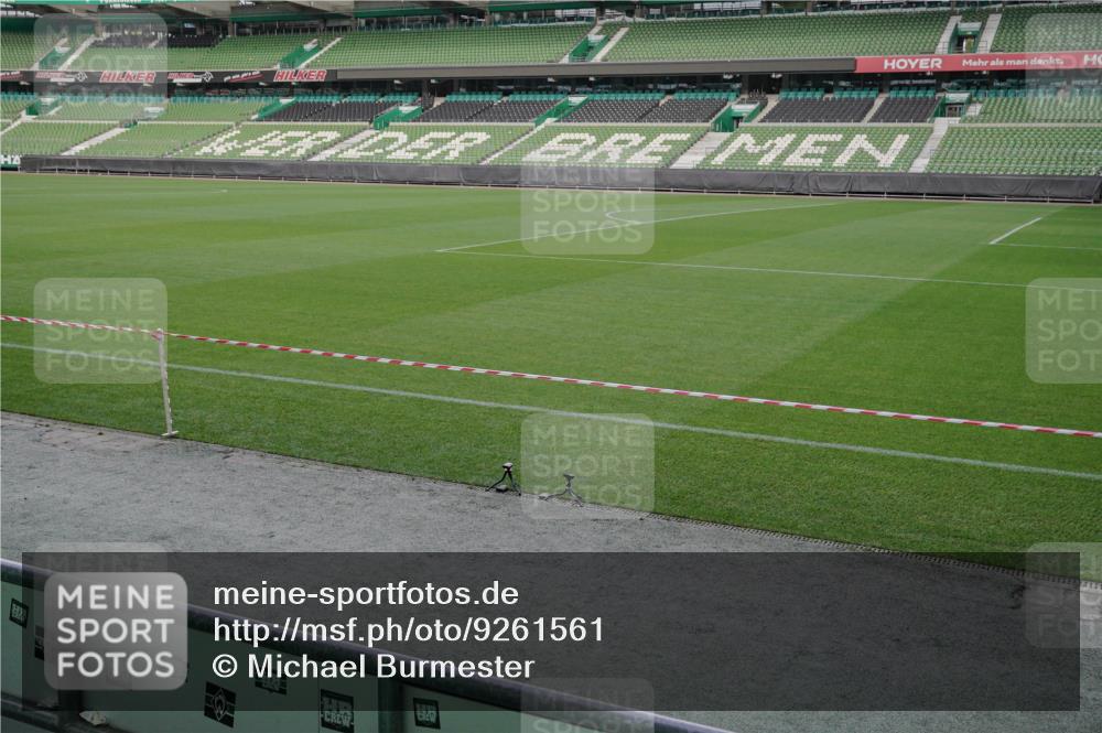05.10.2025 - 20. swb-Marathon Bremen Michael Burmester http://msf.ph/oto/9261561 05.10.2025 11:00:51 Laufen im Stadion  meine-sportfotos.de