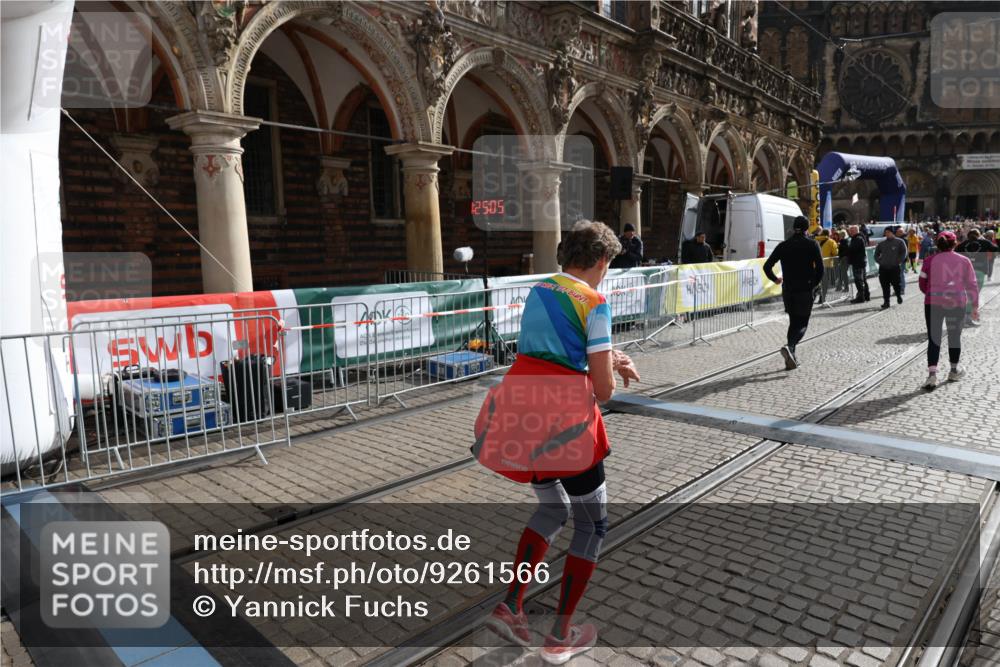 05.10.2025 - 20. swb-Marathon Bremen Yannick Fuchs http://msf.ph/oto/9261566 05.10.2025 11:21:00 Ziel 9405, 10012, 11643 meine-sportfotos.de