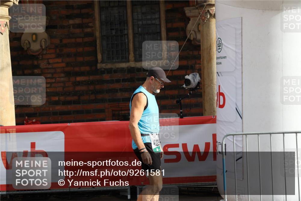 05.10.2025 - 20. swb-Marathon Bremen Yannick Fuchs http://msf.ph/oto/9261581 05.10.2025 11:21:03 Ziel 9405, 10012, 10913, 11643 meine-sportfotos.de