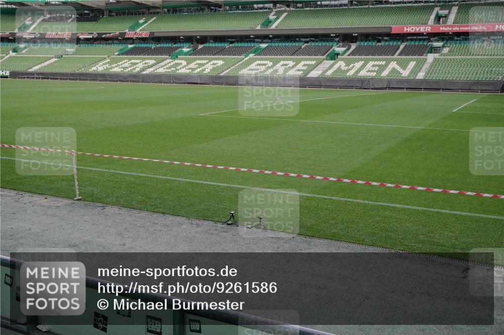 05.10.2025 - 20. swb-Marathon Bremen Michael Burmester http://msf.ph/oto/9261586 05.10.2025 11:00:56 Laufen im Stadion  meine-sportfotos.de