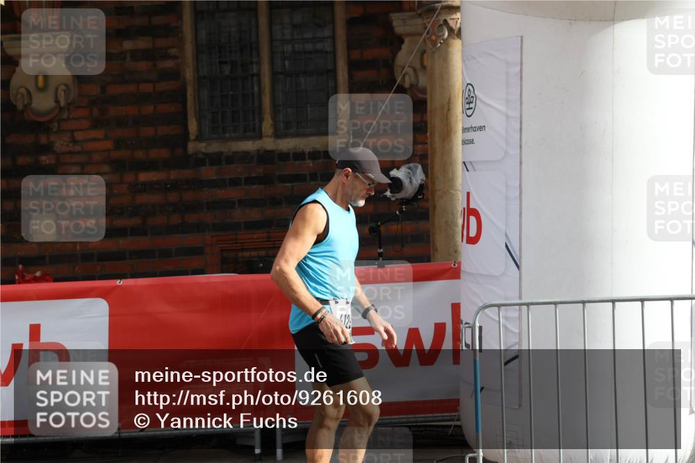 05.10.2025 - 20. swb-Marathon Bremen Yannick Fuchs http://msf.ph/oto/9261608 05.10.2025 11:21:03 Ziel 9405, 10012, 10913, 11643 meine-sportfotos.de