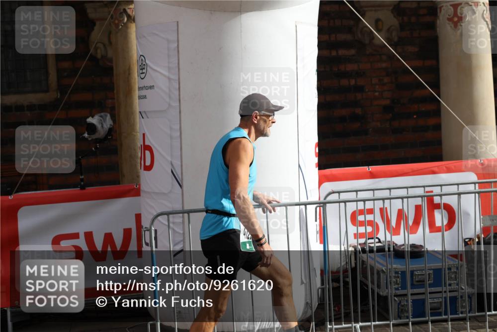 05.10.2025 - 20. swb-Marathon Bremen Yannick Fuchs http://msf.ph/oto/9261620 05.10.2025 11:21:04 Ziel 10012, 10913 meine-sportfotos.de
