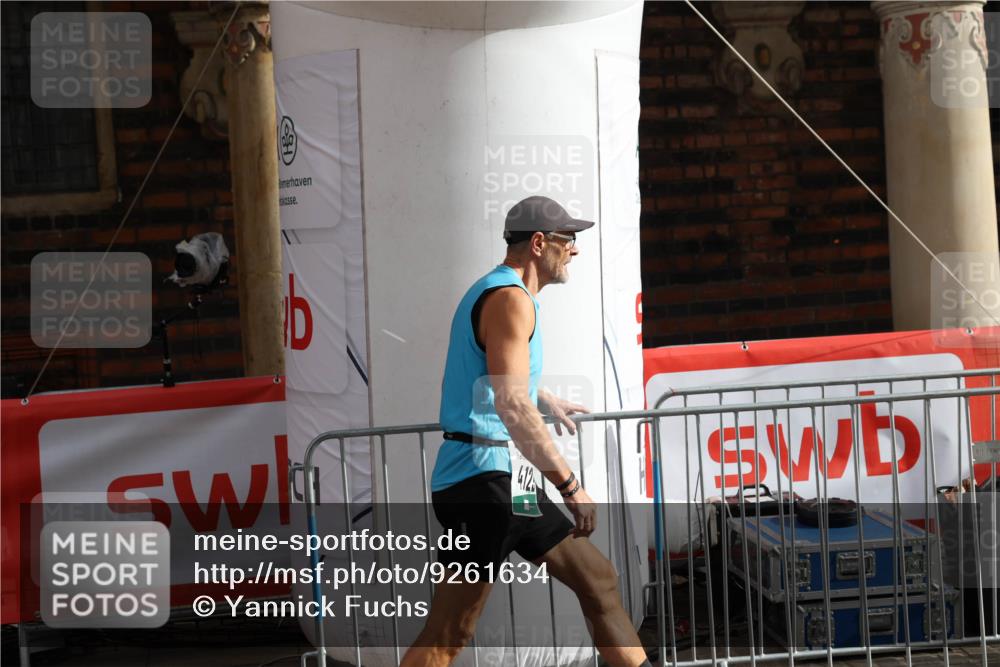 05.10.2025 - 20. swb-Marathon Bremen Yannick Fuchs http://msf.ph/oto/9261634 05.10.2025 11:21:04 Ziel 10012, 10913 meine-sportfotos.de