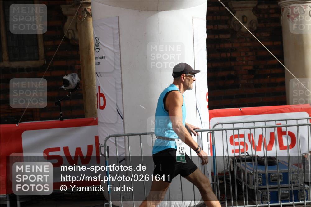 05.10.2025 - 20. swb-Marathon Bremen Yannick Fuchs http://msf.ph/oto/9261641 05.10.2025 11:21:04 Ziel 10012, 10913 meine-sportfotos.de