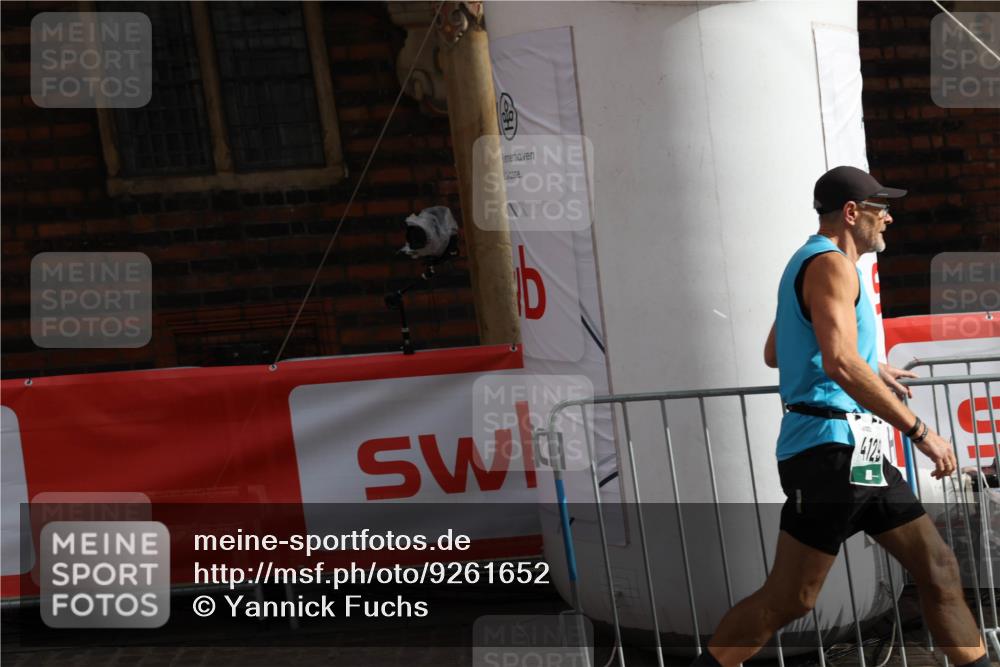 05.10.2025 - 20. swb-Marathon Bremen Yannick Fuchs http://msf.ph/oto/9261652 05.10.2025 11:21:04 Ziel 10012, 10913 meine-sportfotos.de
