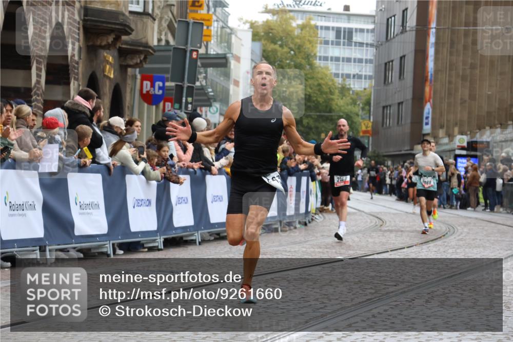05.10.2025 - 20. swb-Marathon Bremen Strokosch-Dieckow http://msf.ph/oto/9261660 05.10.2025 12:57:41 Ziel 1088, 2168, 2909, 4635 meine-sportfotos.de