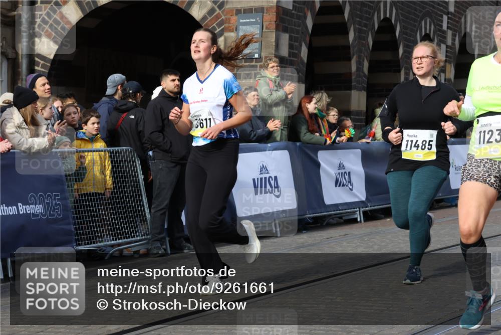 05.10.2025 - 20. swb-Marathon Bremen Strokosch-Dieckow http://msf.ph/oto/9261661 05.10.2025 11:06:24 Ziel 9764, 9998, 10611, 10640, 10732, 10912, 11143, 11195, 11233, 11270, 11365, 11485 meine-sportfotos.de