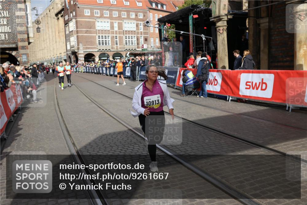 05.10.2025 - 20. swb-Marathon Bremen Yannick Fuchs http://msf.ph/oto/9261667 05.10.2025 11:21:05 Ziel 10012, 10913 meine-sportfotos.de