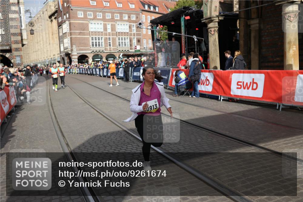 05.10.2025 - 20. swb-Marathon Bremen Yannick Fuchs http://msf.ph/oto/9261674 05.10.2025 11:21:05 Ziel 10012, 10913 meine-sportfotos.de