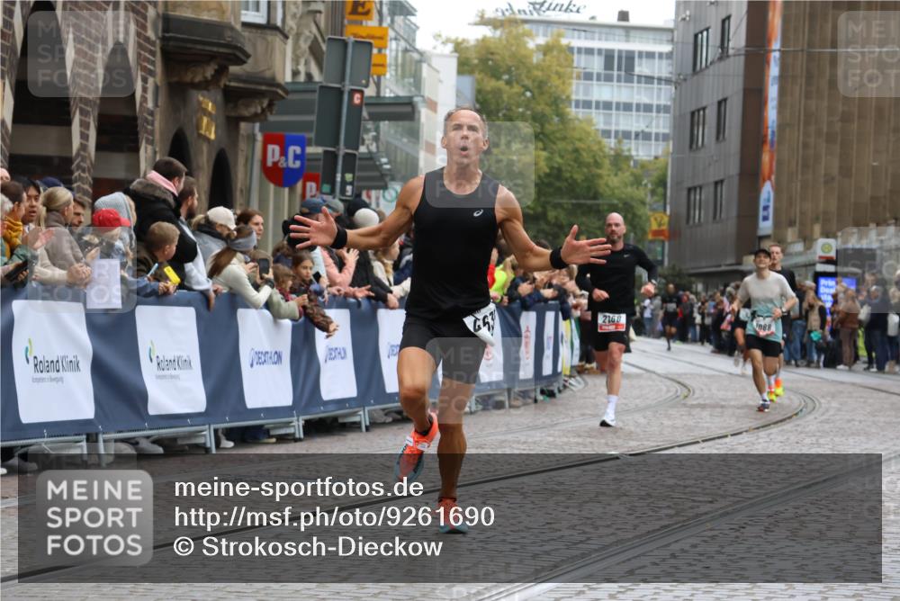 05.10.2025 - 20. swb-Marathon Bremen Strokosch-Dieckow http://msf.ph/oto/9261690 05.10.2025 12:57:41 Ziel 1088, 2168, 2909, 4635 meine-sportfotos.de