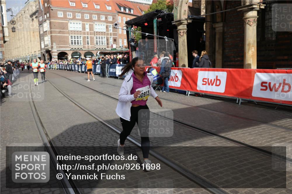 05.10.2025 - 20. swb-Marathon Bremen Yannick Fuchs http://msf.ph/oto/9261698 05.10.2025 11:21:05 Ziel 10012, 10913 meine-sportfotos.de