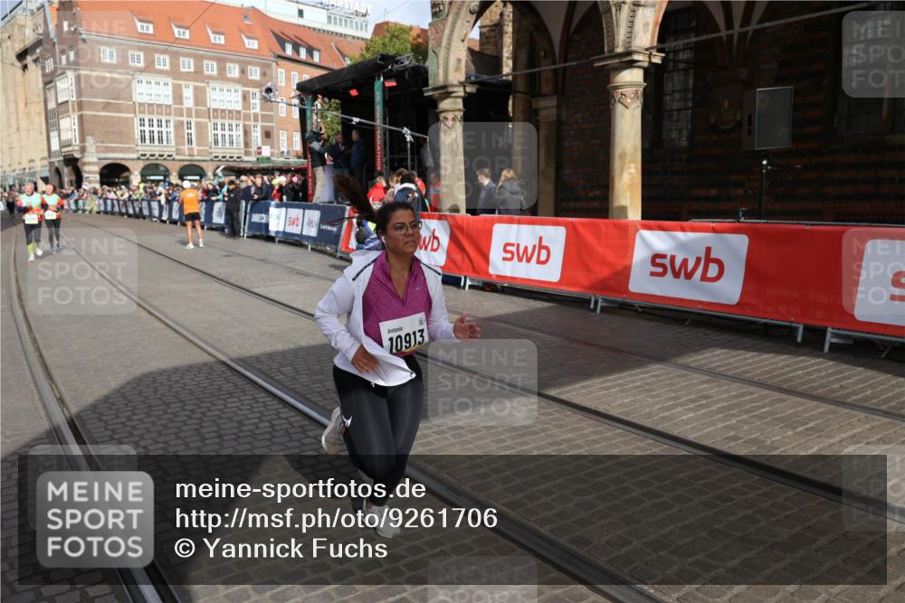05.10.2025 - 20. swb-Marathon Bremen Yannick Fuchs http://msf.ph/oto/9261706 05.10.2025 11:21:06 Ziel 10012, 10913 meine-sportfotos.de