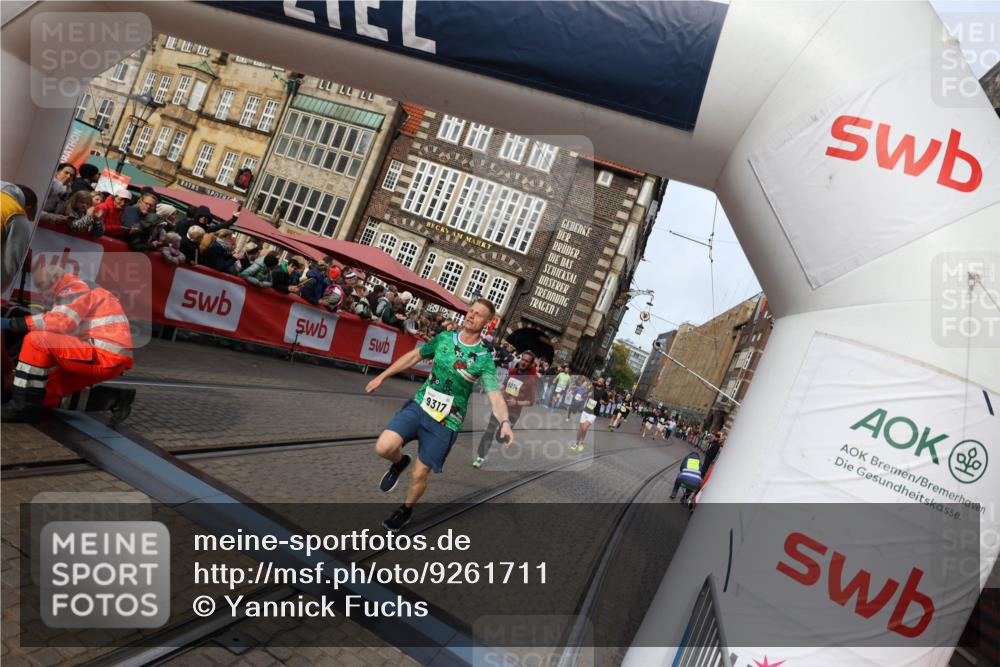 05.10.2025 - 20. swb-Marathon Bremen Yannick Fuchs http://msf.ph/oto/9261711 05.10.2025 10:49:11 Ziel 9014, 9216, 9317, 10449, 10733, 10973, 11695 meine-sportfotos.de