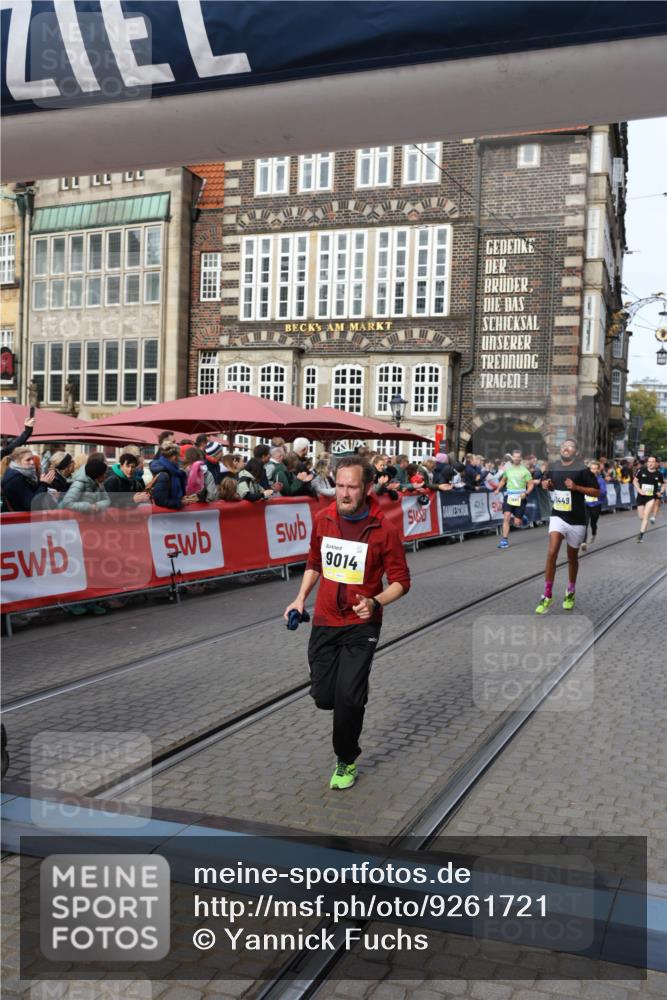 05.10.2025 - 20. swb-Marathon Bremen Yannick Fuchs http://msf.ph/oto/9261721 05.10.2025 10:49:12 Ziel 7202, 9014, 9216, 9317, 9556, 10449, 10733, 10973, 11695 meine-sportfotos.de