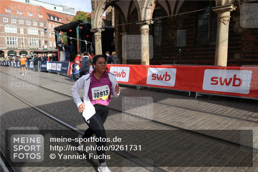 05.10.2025 - 20. swb-Marathon Bremen Yannick Fuchs http://msf.ph/oto/9261731 05.10.2025 11:21:06 Ziel 10012, 10913 meine-sportfotos.de