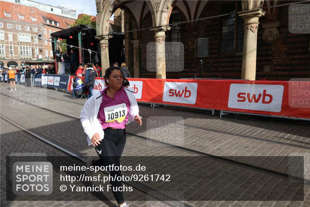05.10.2025 - 20. swb-Marathon Bremen Yannick Fuchs http://msf.ph/oto/9261742 05.10.2025 11:21:06 Ziel 10012, 10913 meine-sportfotos.de
