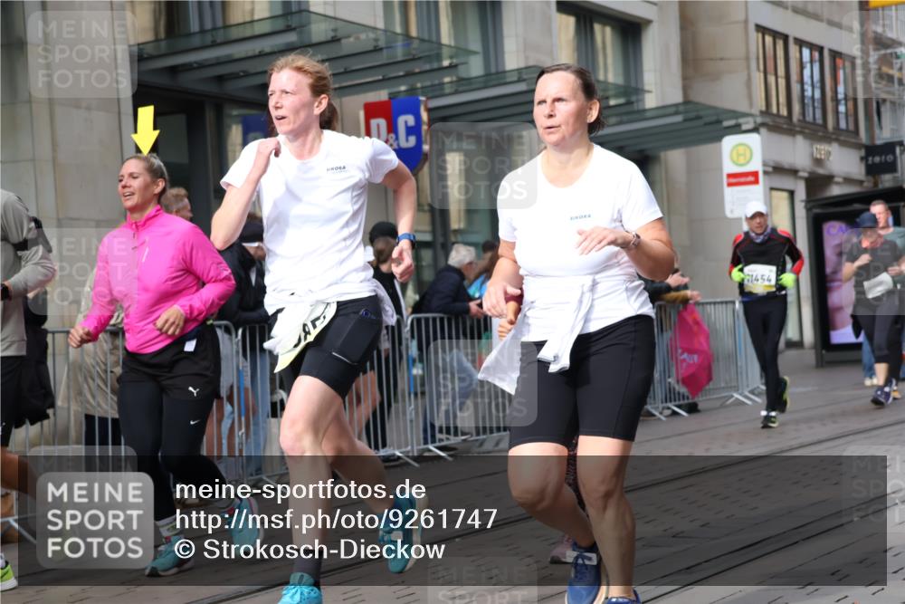 05.10.2025 - 20. swb-Marathon Bremen Strokosch-Dieckow http://msf.ph/oto/9261747 05.10.2025 11:01:47 Ziel 9324, 9363, 9365, 9426, 9536, 9686, 9748, 10130, 10301, 10508, 10558, 10837, 10855, 10879, 10887, 10944, 11014, 11340, 11415, 11454, 11459, 11646, 9324, 9363, 9365, 9426, 9536, 9686, 9748, 10130, 10301, 10508, 10558, 10837, 10855, 10879, 10887, 10944, 11014, 11340, 11415, 11454, 11459, 11646 meine-sportfotos.de