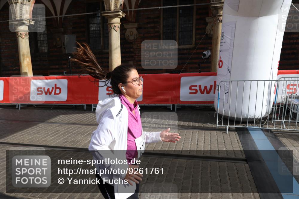 05.10.2025 - 20. swb-Marathon Bremen Yannick Fuchs http://msf.ph/oto/9261761 05.10.2025 11:21:06 Ziel 10012, 10913 meine-sportfotos.de