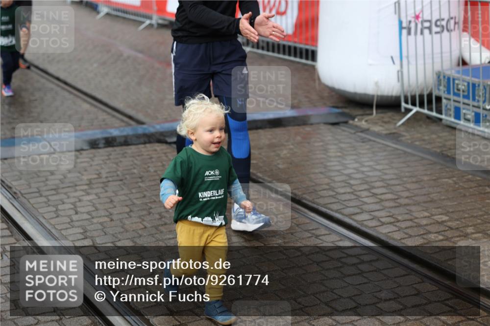 05.10.2025 - 20. swb-Marathon Bremen Yannick Fuchs http://msf.ph/oto/9261774 05.10.2025 15:24:00 Ziel  meine-sportfotos.de