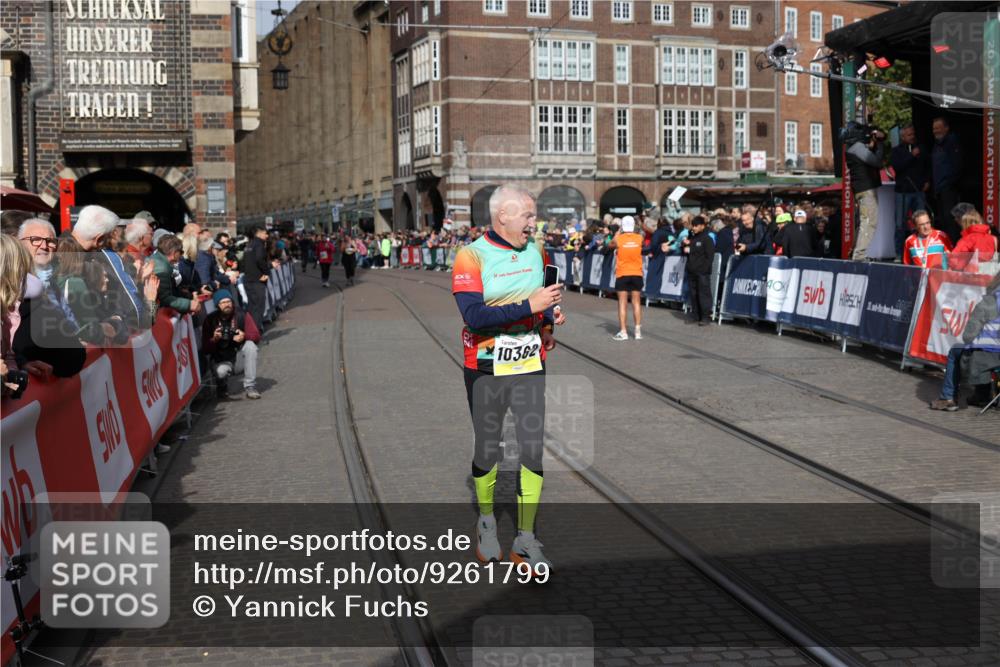 05.10.2025 - 20. swb-Marathon Bremen Yannick Fuchs http://msf.ph/oto/9261799 05.10.2025 11:21:10 Ziel 10361, 10362, 10913 meine-sportfotos.de