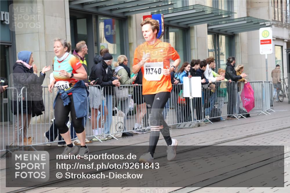05.10.2025 - 20. swb-Marathon Bremen Strokosch-Dieckow http://msf.ph/oto/9261843 05.10.2025 11:01:56 Ziel 9363, 9426, 9686, 9707, 9748, 10093, 10130, 10194, 10301, 10508, 10821, 10829, 10982, 10983, 11014, 11340, 11386, 11454, 11459, 11646, 9363, 9426, 9686, 9707, 9748, 10093, 10130, 10194, 10301, 10508, 10821, 10829, 10982, 10983, 11014, 11340, 11386, 11454, 11459, 11646 meine-sportfotos.de