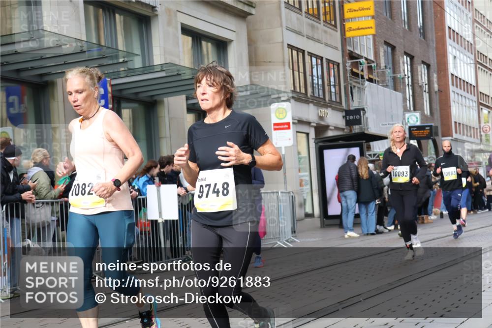 05.10.2025 - 20. swb-Marathon Bremen Strokosch-Dieckow http://msf.ph/oto/9261883 05.10.2025 11:02:01 Ziel 9363, 9468, 9647, 9707, 9748, 9802, 9839, 10033, 10093, 10130, 10194, 10508, 10615, 10821, 10829, 10982, 10983, 11110, 11340, 11386, 11454, 11537, 11538, 11646, 11711, 9363, 9468, 9647, 9707, 9748, 9802, 9839, 10033, 10093, 10130, 10194, 10508, 10615, 10821, 10829, 10982, 10983, 11110, 11340, 11386, 11454, 11537, 11646 meine-sportfotos.de