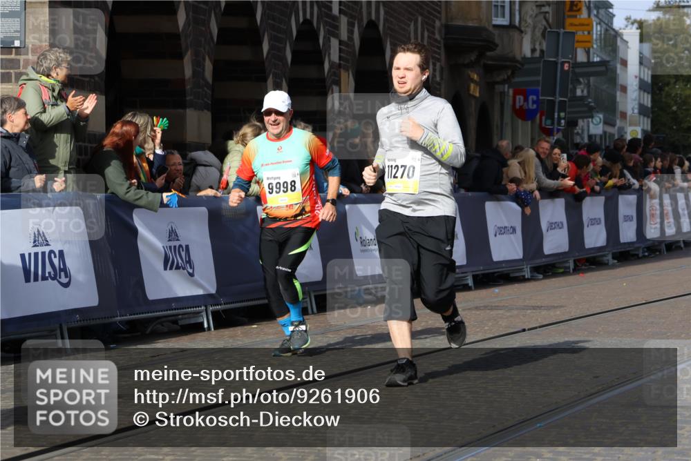 05.10.2025 - 20. swb-Marathon Bremen Strokosch-Dieckow http://msf.ph/oto/9261906 05.10.2025 11:06:30 Ziel 9178, 9764, 9998, 10699, 10732, 10912, 11143, 11195, 11270, 11324, 11365, 11706 meine-sportfotos.de