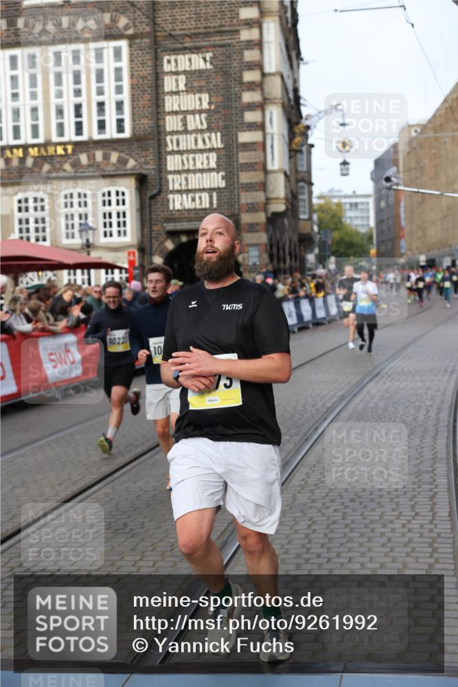 05.10.2025 - 20. swb-Marathon Bremen Yannick Fuchs http://msf.ph/oto/9261992 05.10.2025 10:49:18 Ziel 7202, 9014, 9457, 9556, 10016, 10221, 10449, 11673, 11695 meine-sportfotos.de