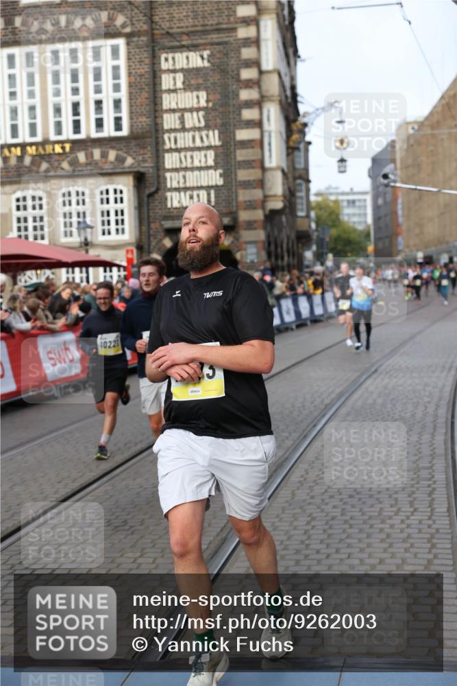 05.10.2025 - 20. swb-Marathon Bremen Yannick Fuchs http://msf.ph/oto/9262003 05.10.2025 10:49:18 Ziel 7202, 9014, 9457, 9556, 10016, 10221, 10449, 11673, 11695 meine-sportfotos.de