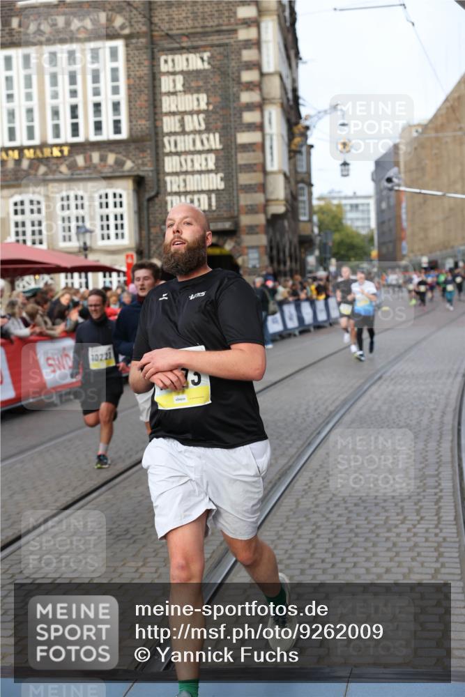 05.10.2025 - 20. swb-Marathon Bremen Yannick Fuchs http://msf.ph/oto/9262009 05.10.2025 10:49:18 Ziel 7202, 9014, 9457, 9556, 10016, 10221, 10449, 11673, 11695 meine-sportfotos.de