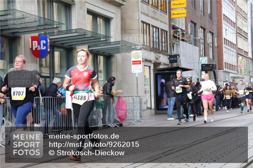 05.10.2025 - 20. swb-Marathon Bremen Strokosch-Dieckow http://msf.ph/oto/9262015 05.10.2025 11:02:07 Ziel 9468, 9647, 9707, 9748, 9802, 9839, 10033, 10093, 10130, 10194, 10595, 10598, 10615, 10821, 10825, 10826, 10829, 10982, 10983, 11110, 11160, 11340, 11386, 11537, 11538, 11646, 11711, 9468, 9647, 9707, 9748, 9802, 9839, 10033, 10093, 10130, 10194, 10595, 10598, 10615, 10821, 10825, 10826, 10829, 10982, 10983, 11110, 11160, 11340, 11386, 11537, 11646 meine-sportfotos.de